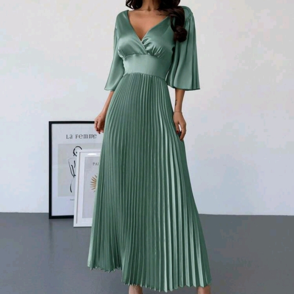 Elegant Romantic V-Neck Ruffle Sleeve High Waist Gold Pleated Maxi Dress - Picture 5 of 6